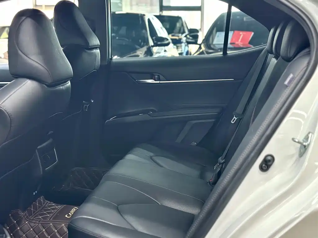 Toyota Camry — миниатюра 6