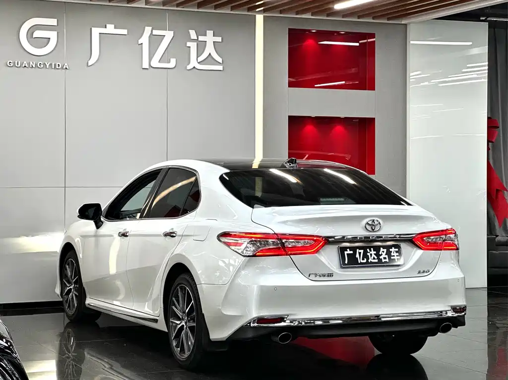 Toyota Camry — миниатюра 13