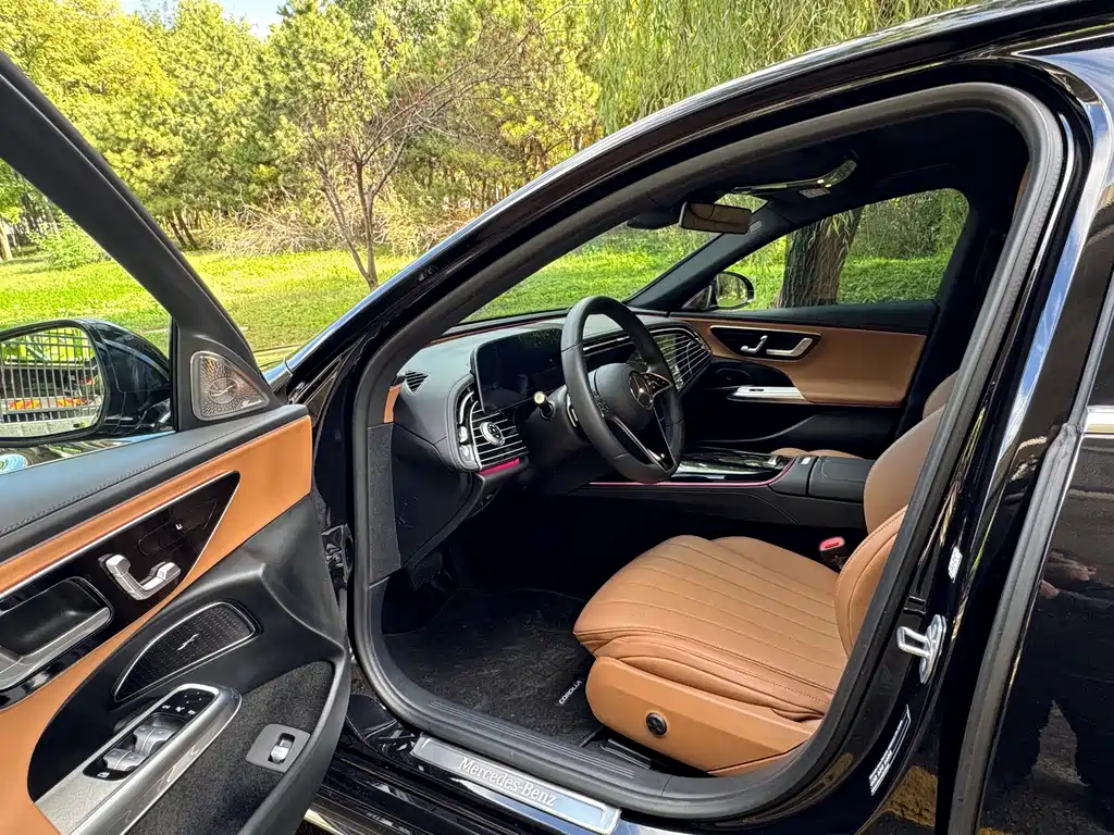 Mercedes-Benz E-Class — миниатюра 8