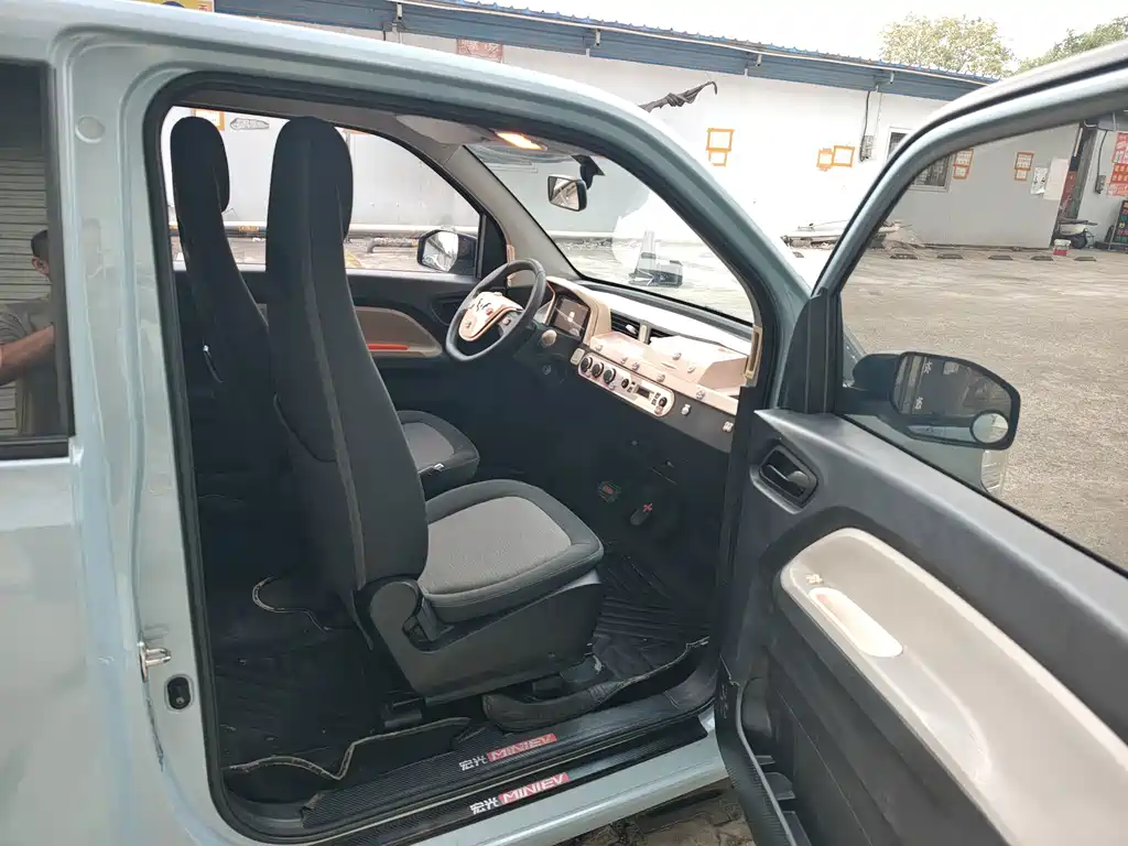 Wuling MINIEV — миниатюра 7