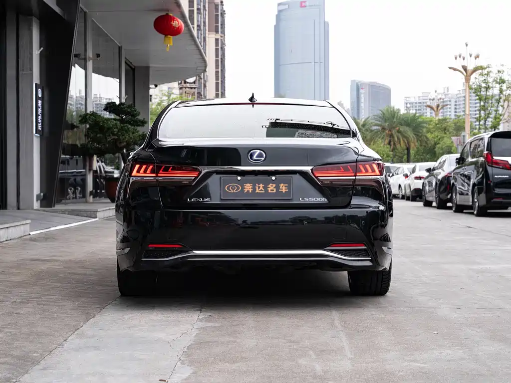 Lexus LS — миниатюра 5