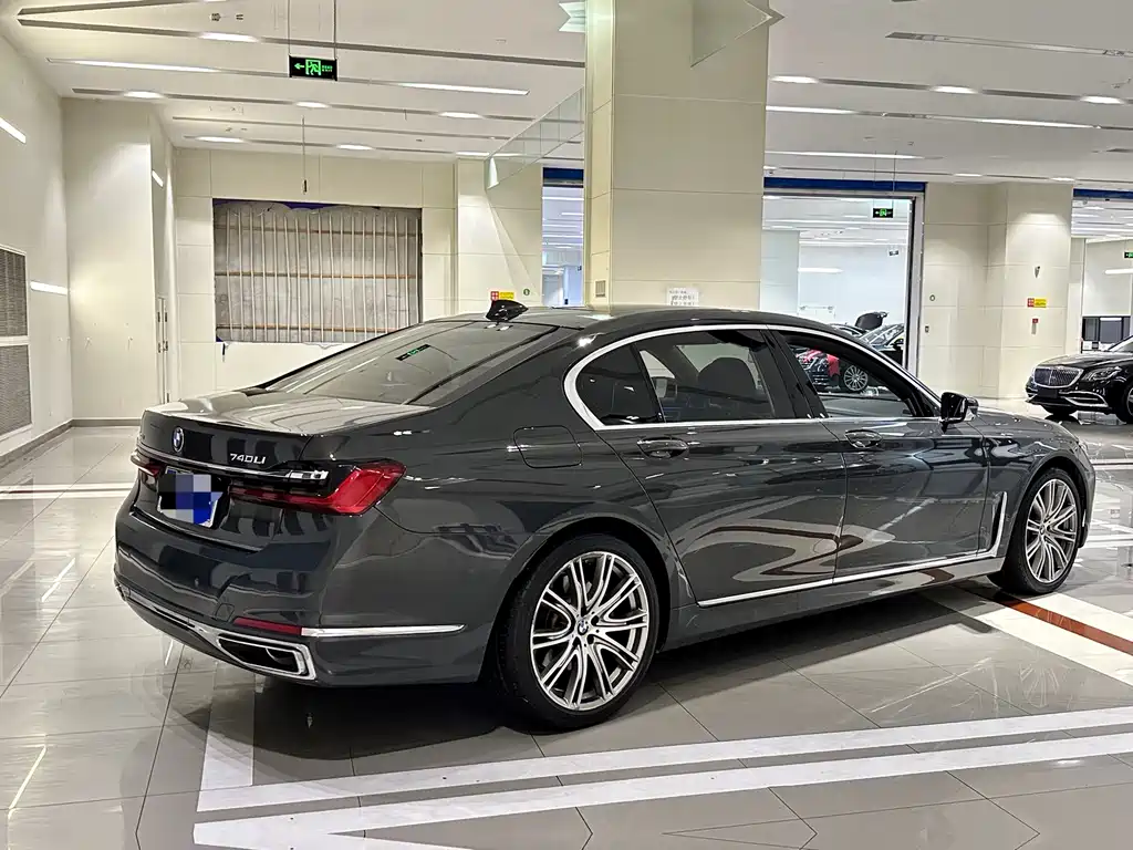 BMW 7 Series — миниатюра 4