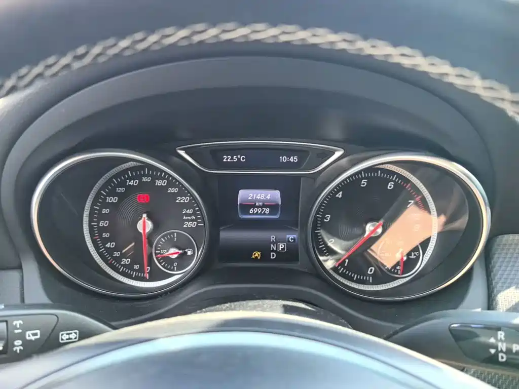 Mercedes-Benz GLA — миниатюра 12
