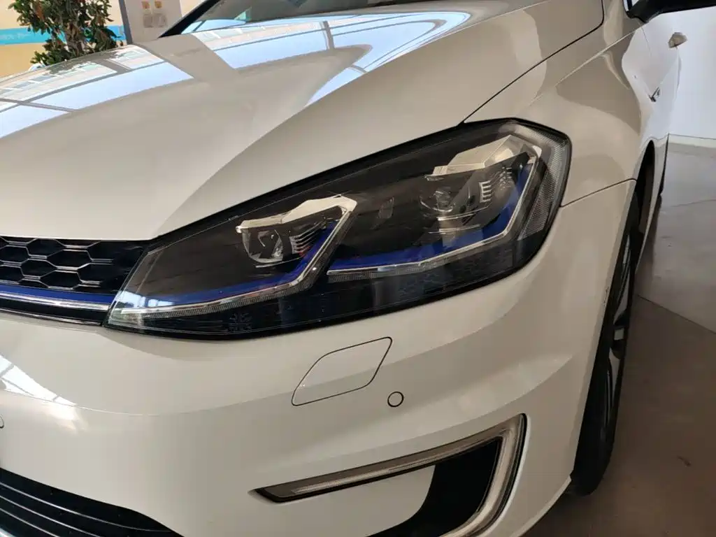 Volkswagen Golf EV — миниатюра 24