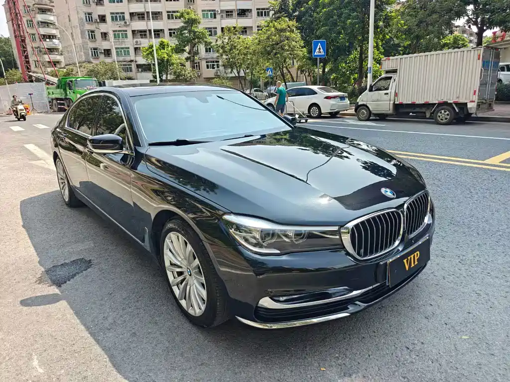 BMW 7 Series — миниатюра 2