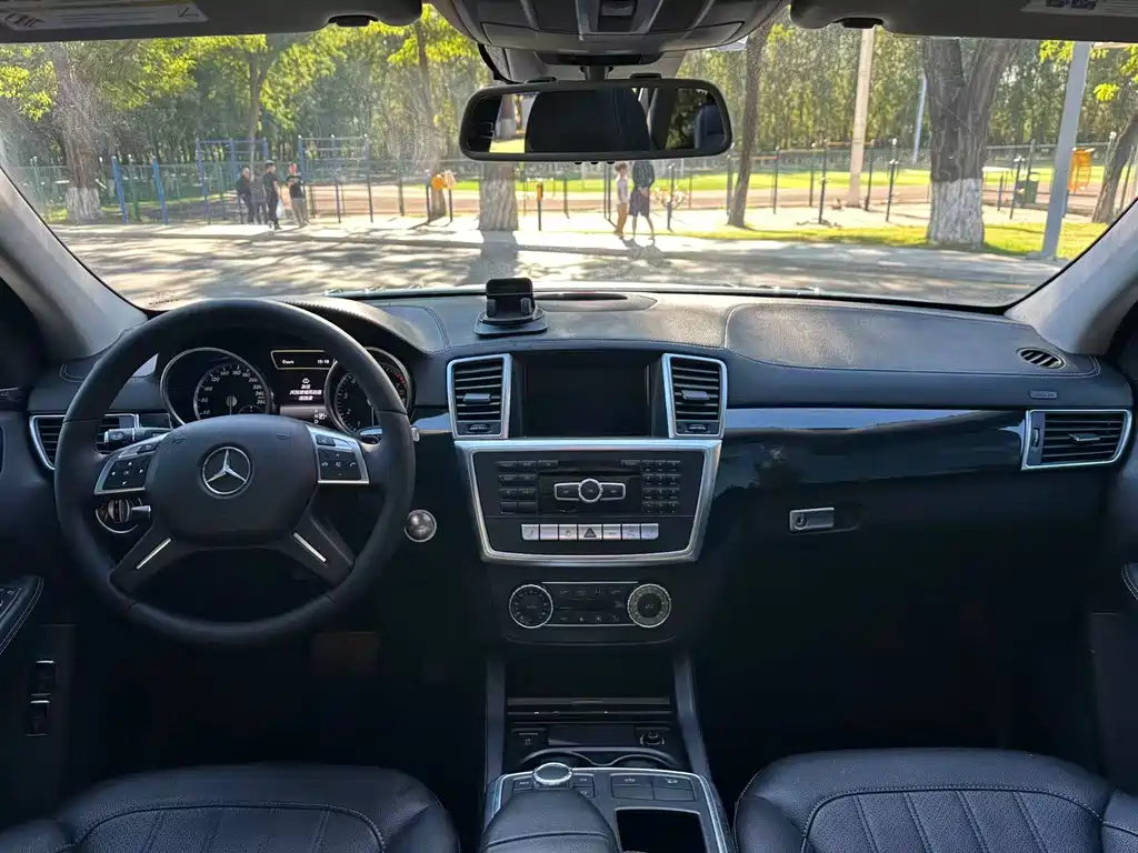 Mercedes-Benz GL-Class — миниатюра 10
