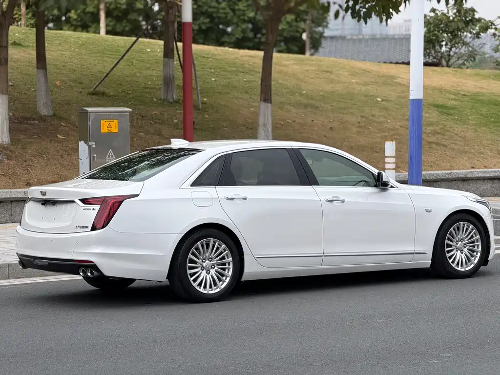 CADILLAC CT6
