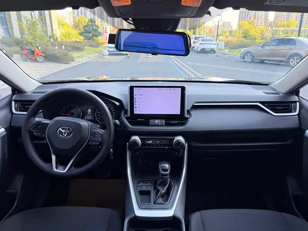 Toyota RAV4 — миниатюра 11