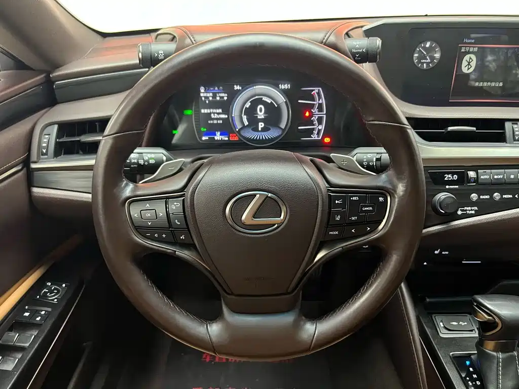 Lexus ES — миниатюра 13