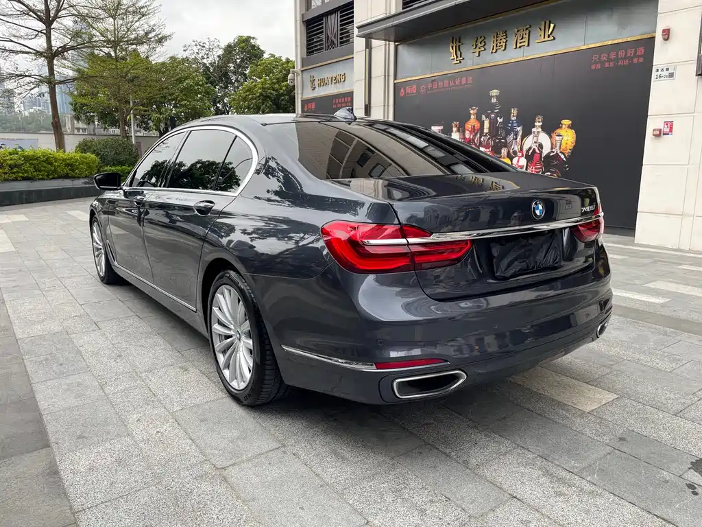 BMW 7 SERIES