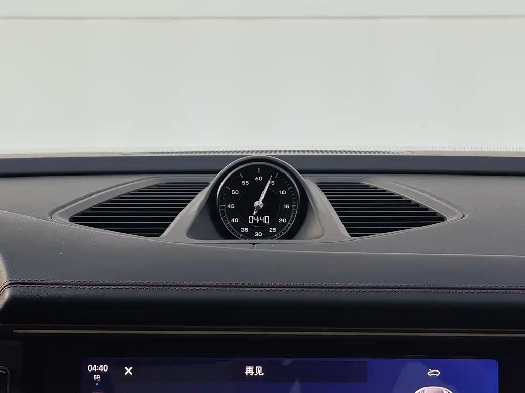 Porsche Macan EV — миниатюра 17