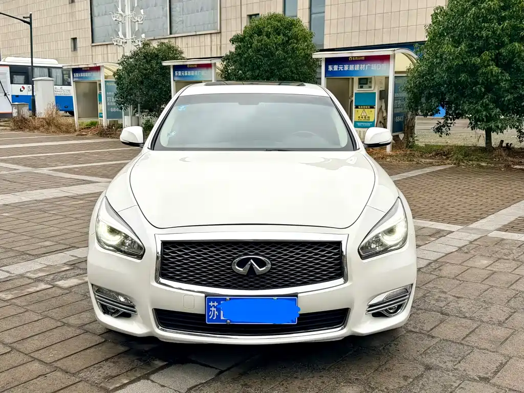 INFINITI Q70