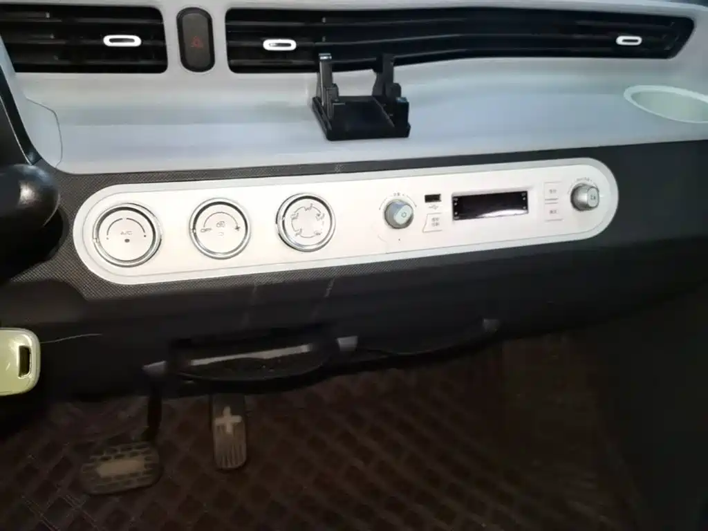Wuling MINIEV — миниатюра 13