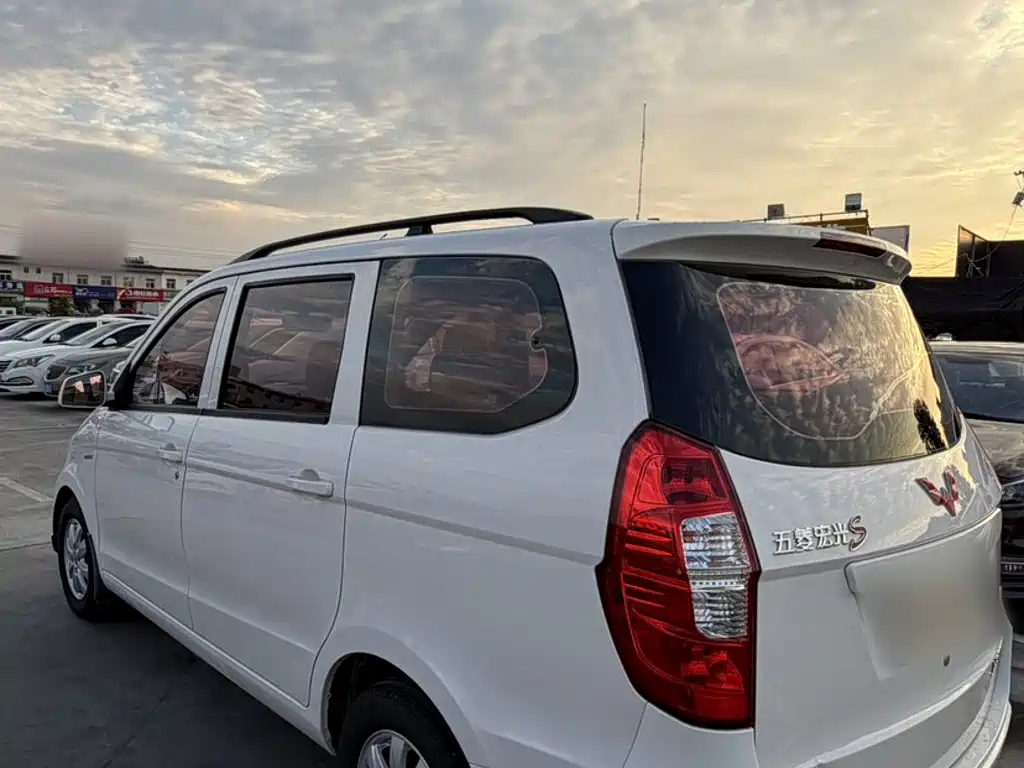 Wuling Hongguang — миниатюра 6