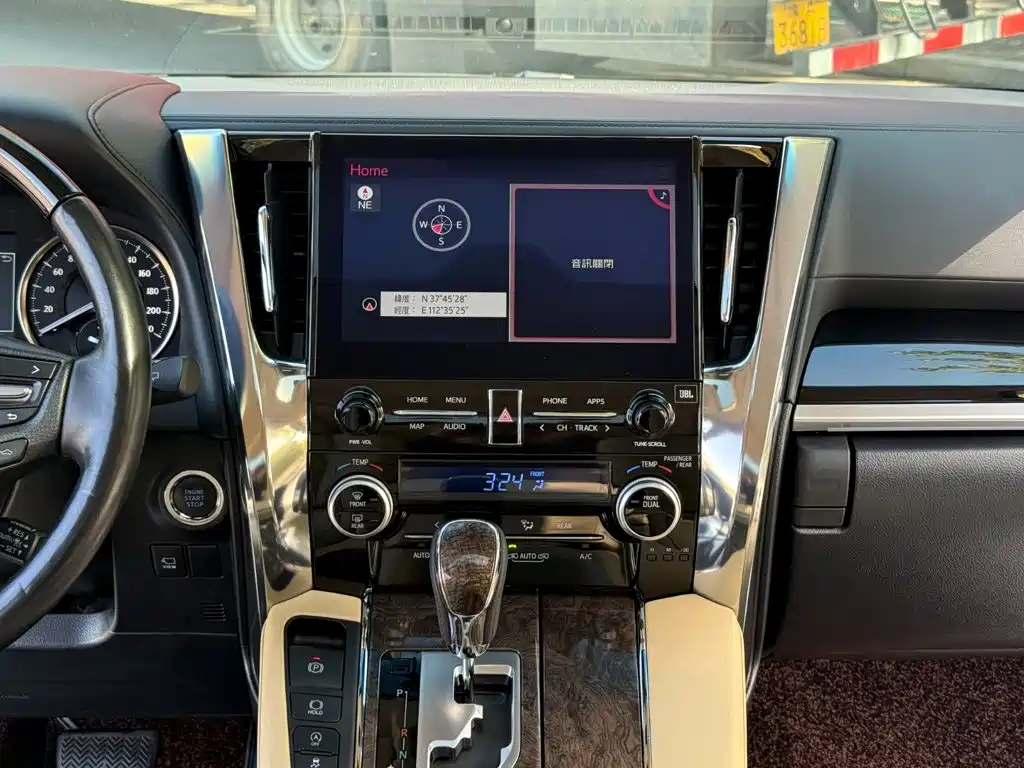 Toyota Alphard — миниатюра 11