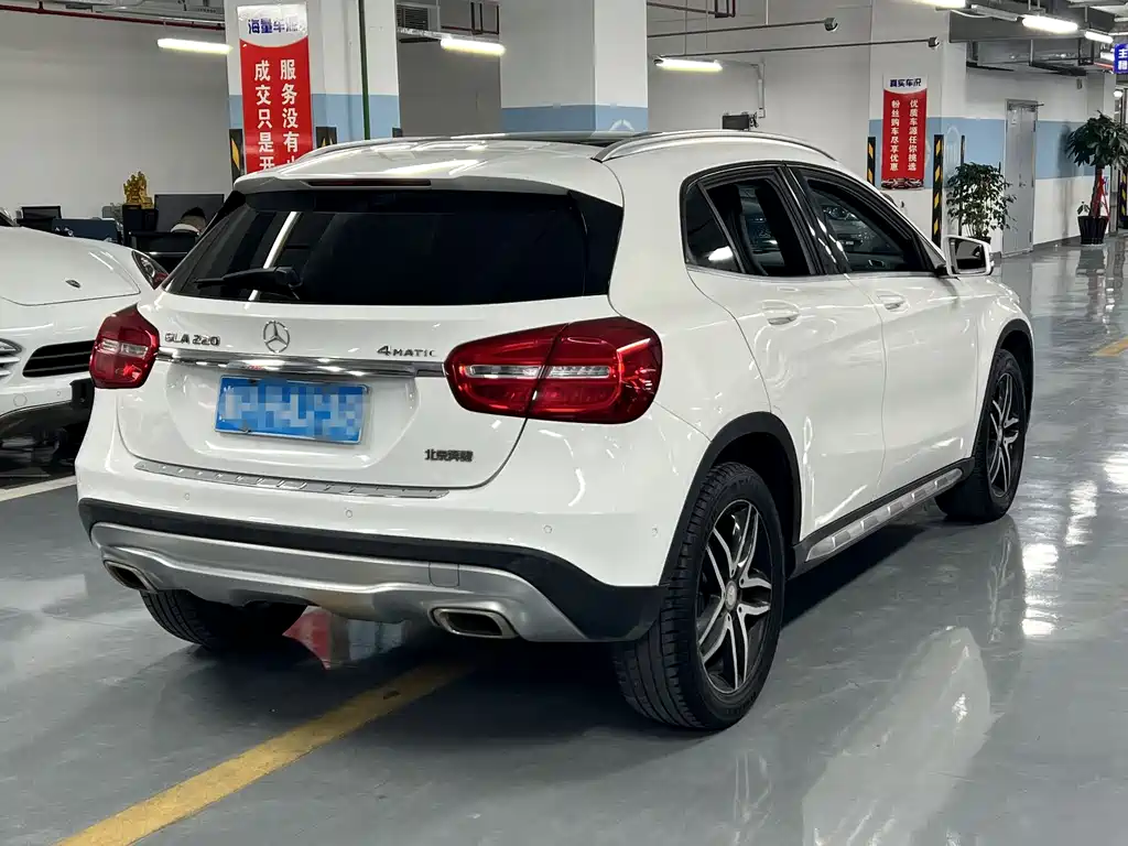 MERCEDES-BENZ GLA