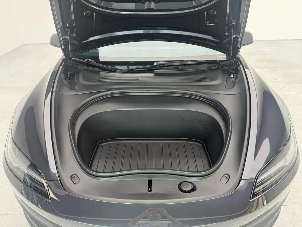 Tesla Model 3 — миниатюра 9