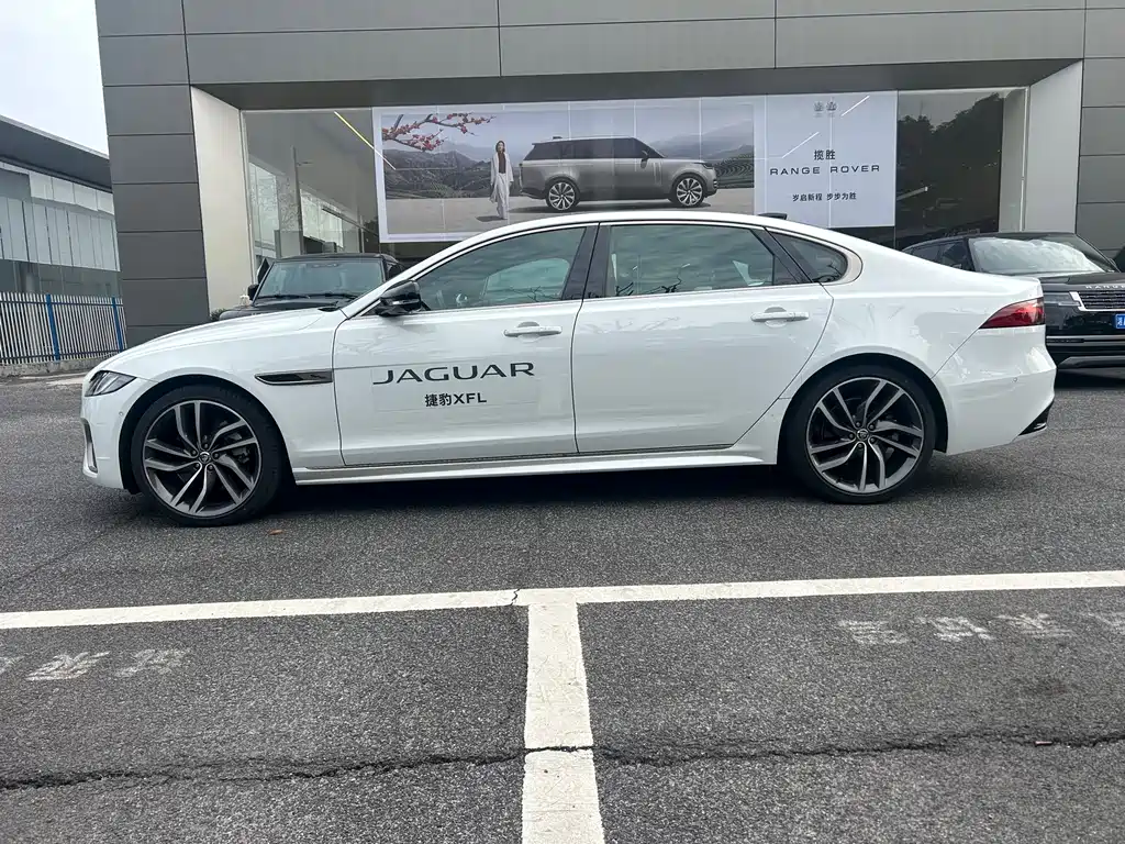 Jaguar XFL 2024 2.0T P300 Flagship Sport