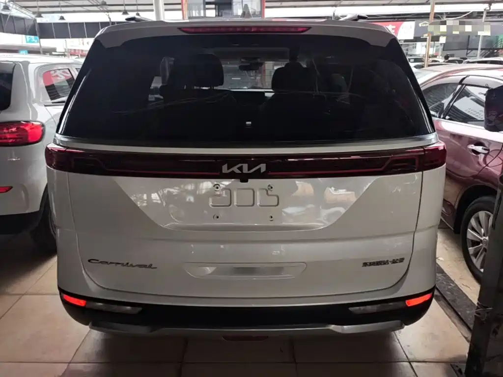 Kia Carnival — миниатюра 6