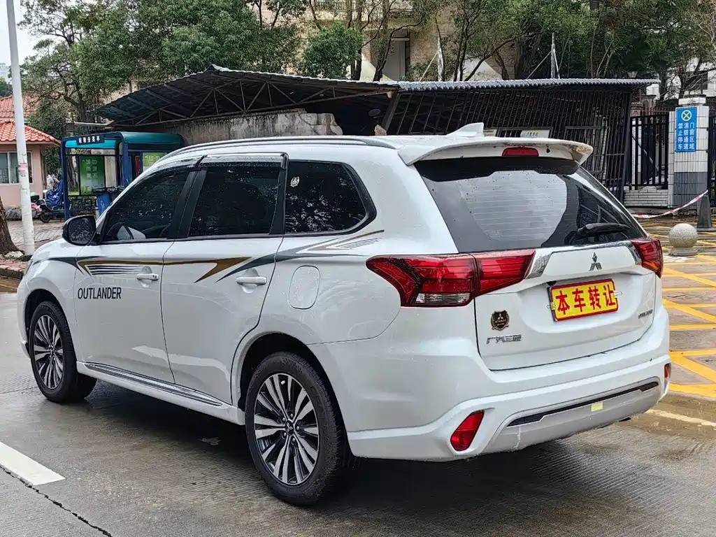 Mitsubishi Outlander — миниатюра 7