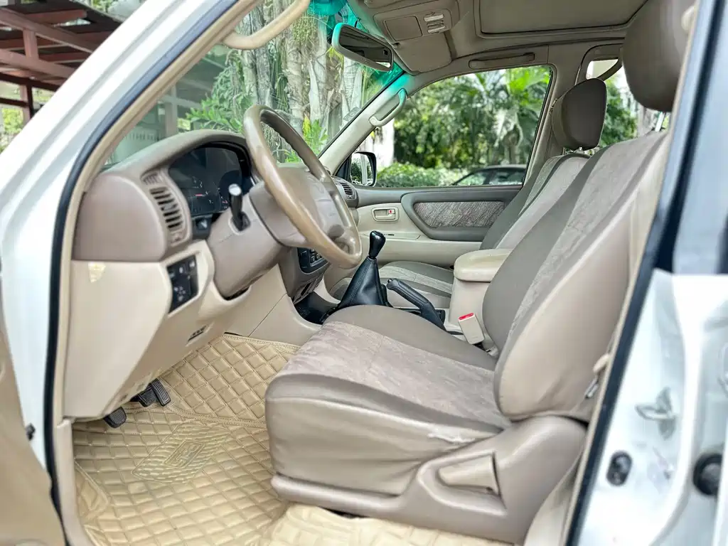 Toyota Land Cruiser LC100 2003 4.5L MT