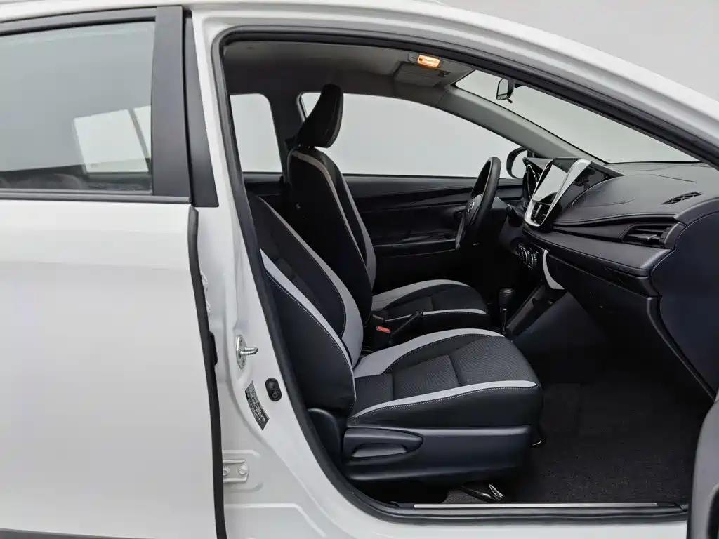 Toyota Yaris L — миниатюра 23