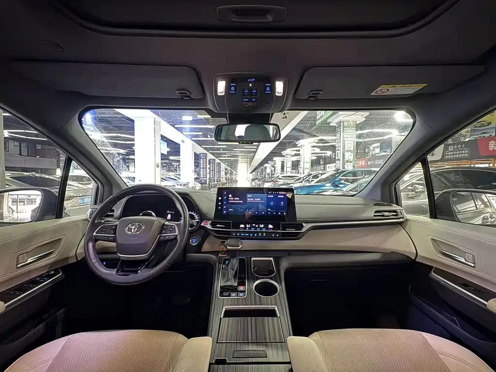 Toyota Sienna — миниатюра 9
