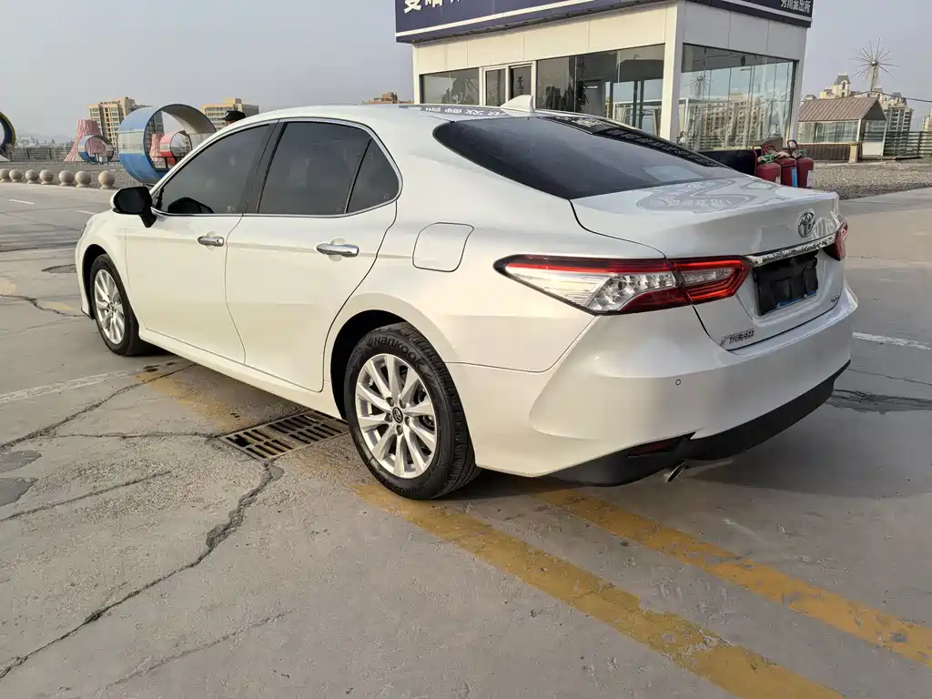TOYOTA CAMRY