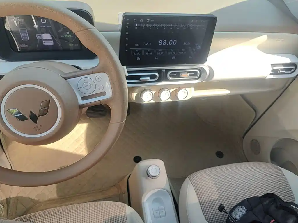 Wuling MINIEV — миниатюра 10