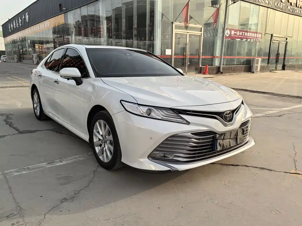 TOYOTA CAMRY