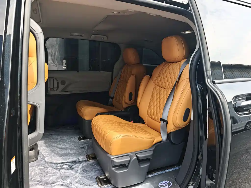 Toyota Sienna — миниатюра 6