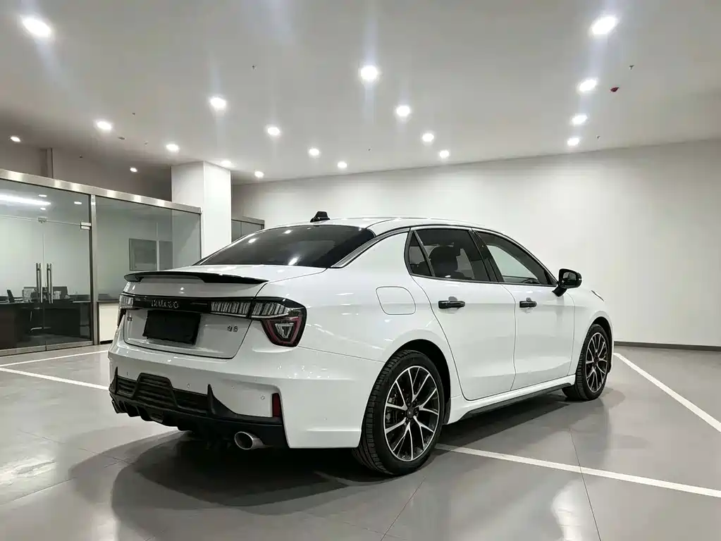 Lynk & Co 03 — миниатюра 9