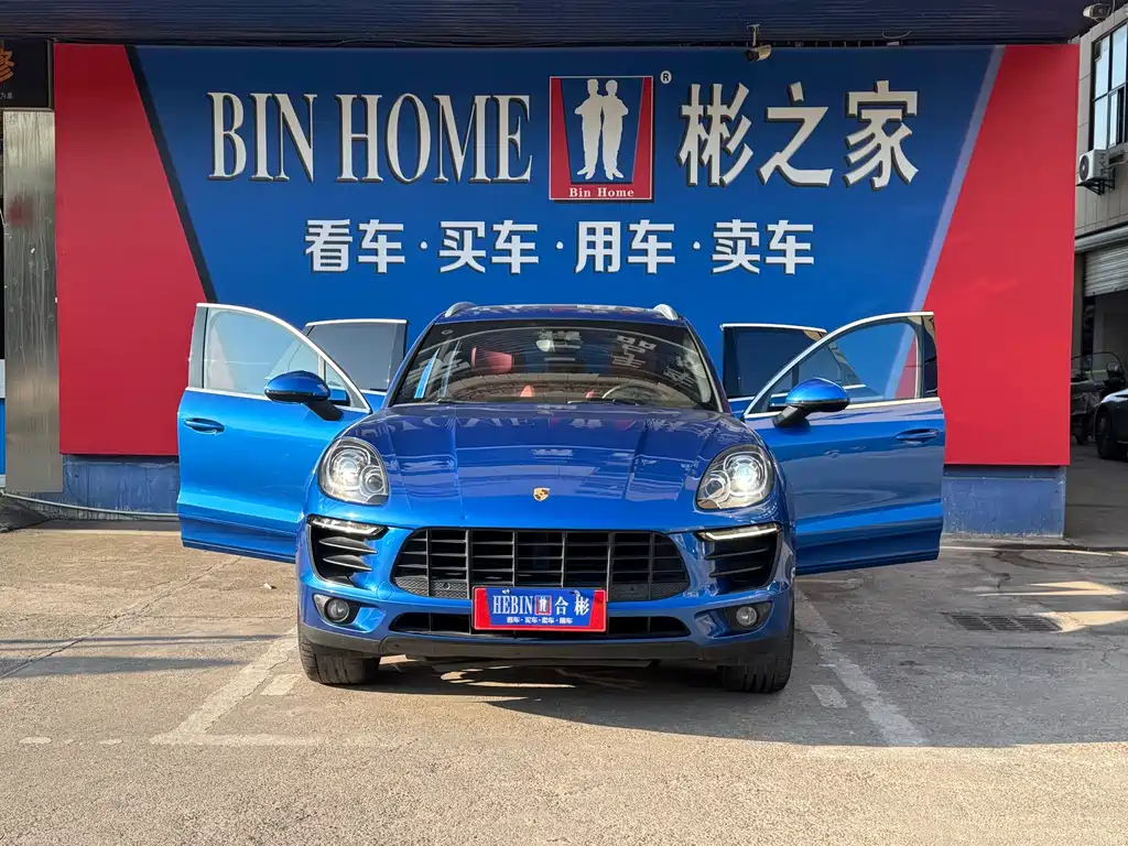 PORSCHE MACAN