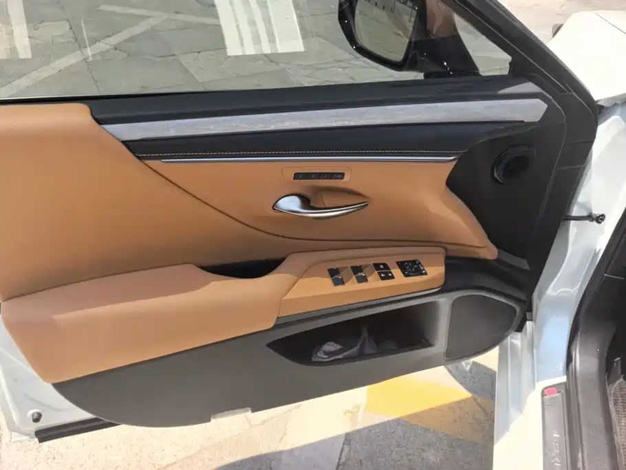 Lexus ES 2025 200 Premium