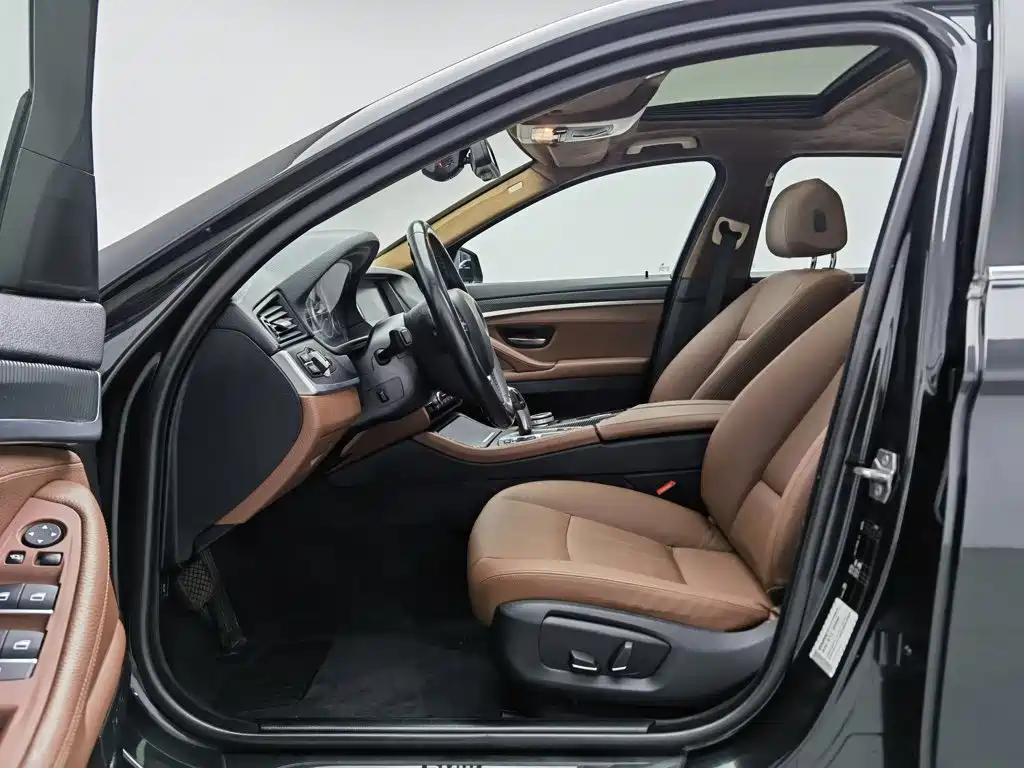 BMW 5 Series — миниатюра 10