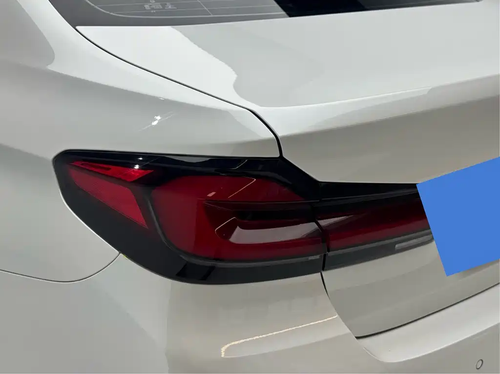 BMW 5 Series New Energy — миниатюра 5