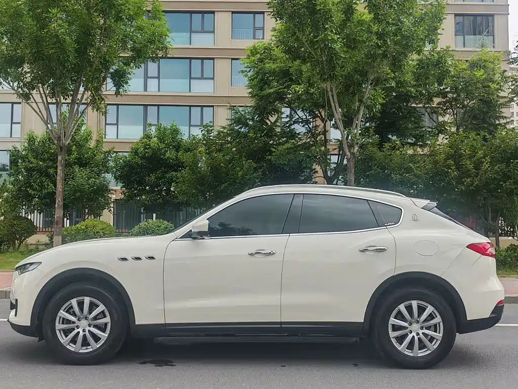 Maserati Levante — миниатюра 3