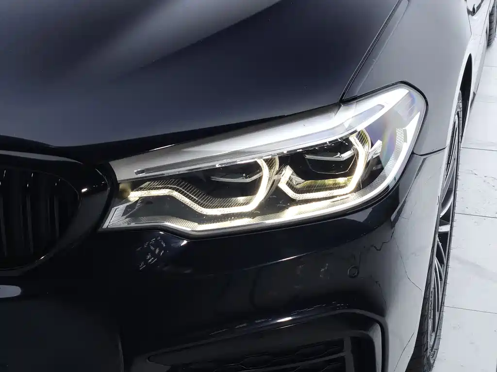 BMW 5 Series — миниатюра 25
