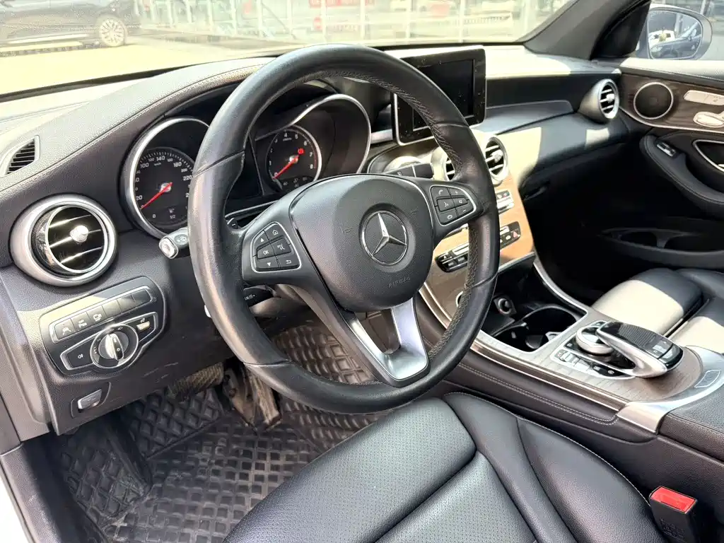 Mercedes-Benz GLC 2017 GLC 300 4MATIC