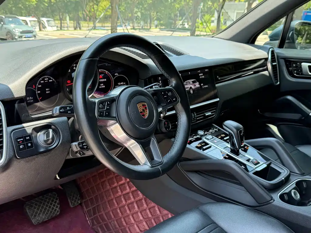 Porsche Cayenne — миниатюра 4