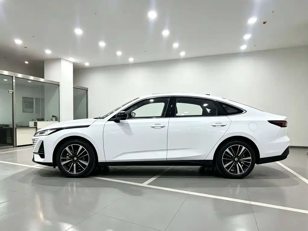 Changan Eado — миниатюра 3