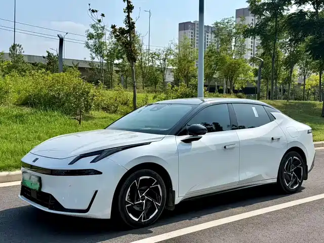2025 Lynk & Co 07