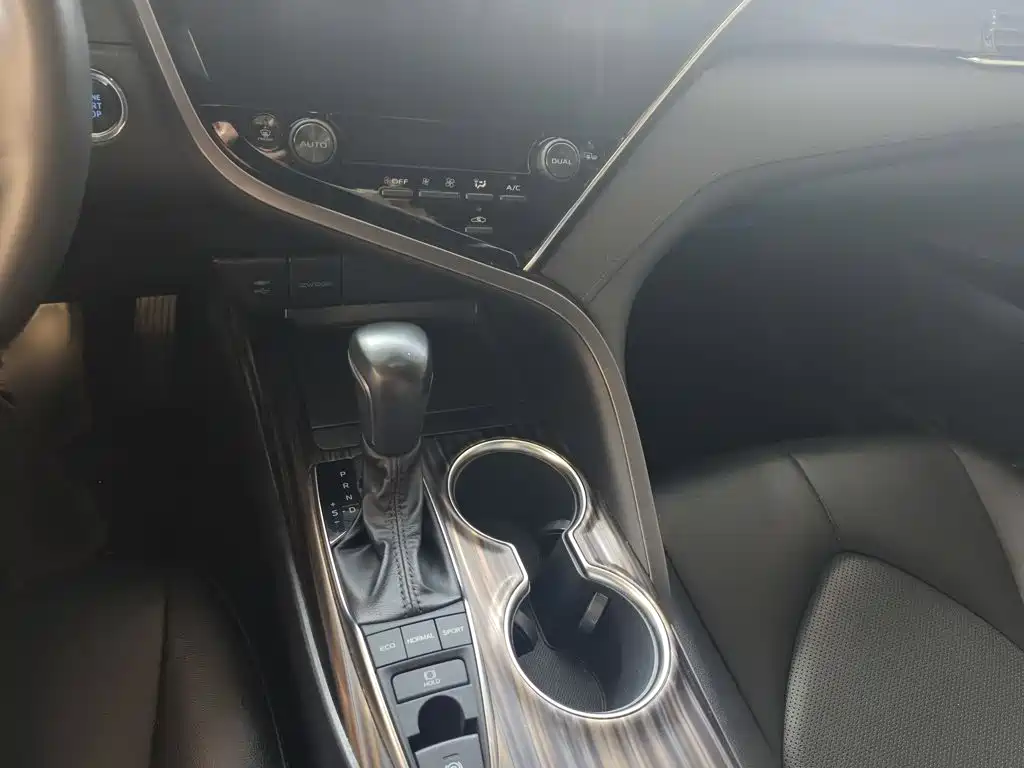 Toyota Camry — миниатюра 3
