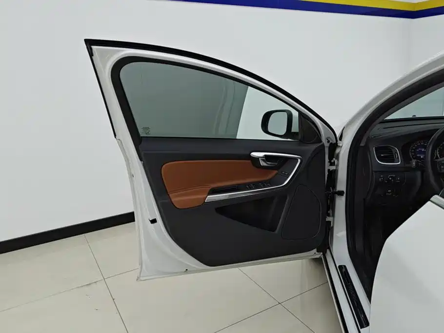 Volvo V60 — миниатюра 7
