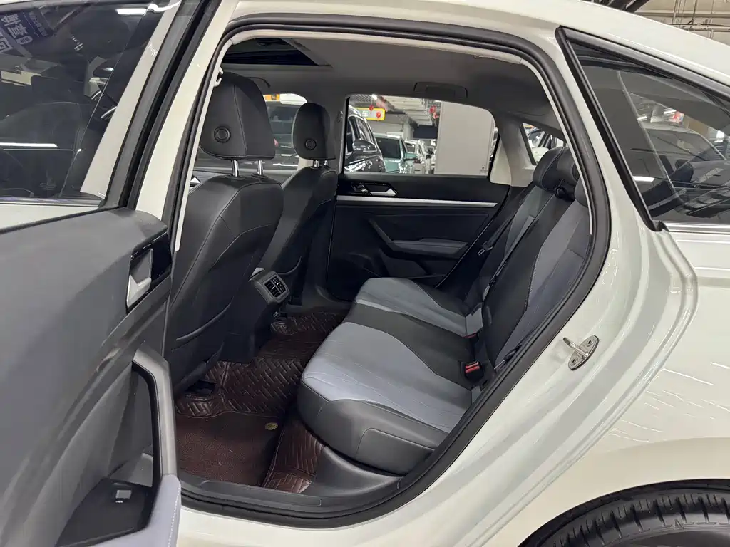 Volkswagen Lavida — миниатюра 6