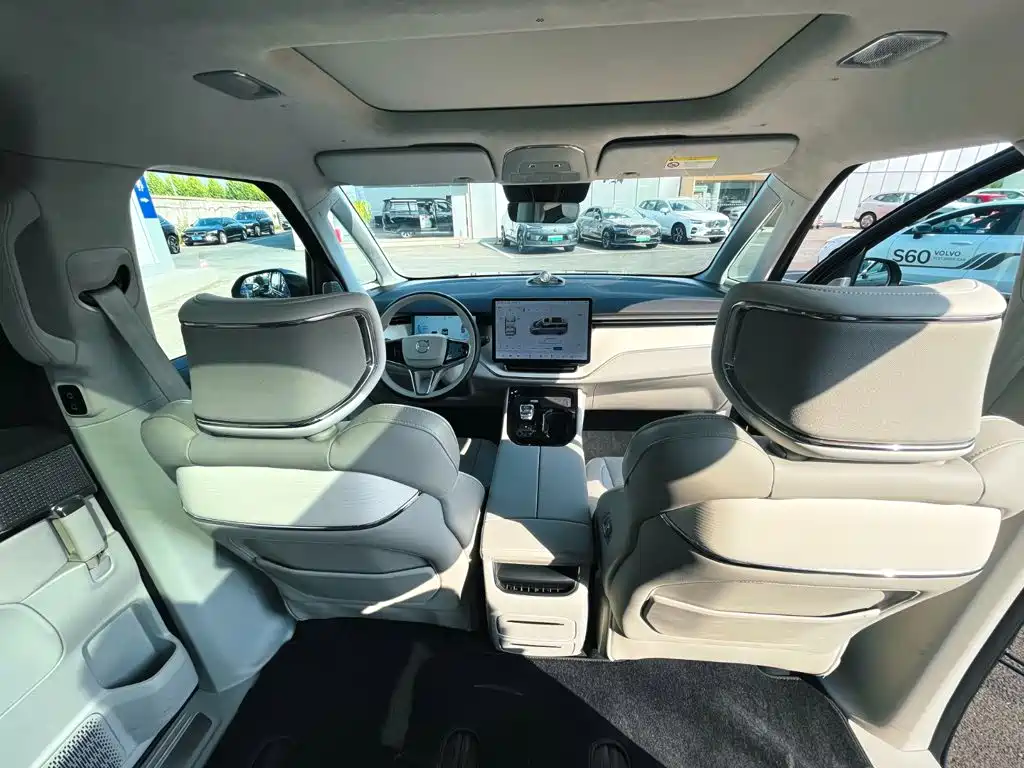 Volvo EM90 — миниатюра 12