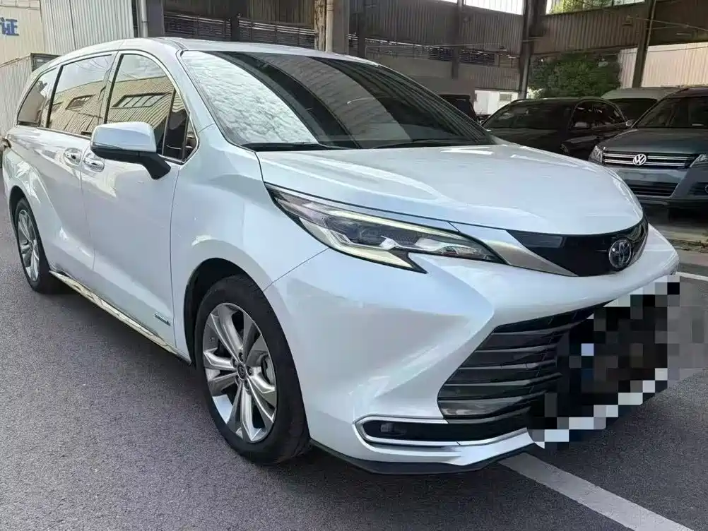 Toyota Sienna — миниатюра 3