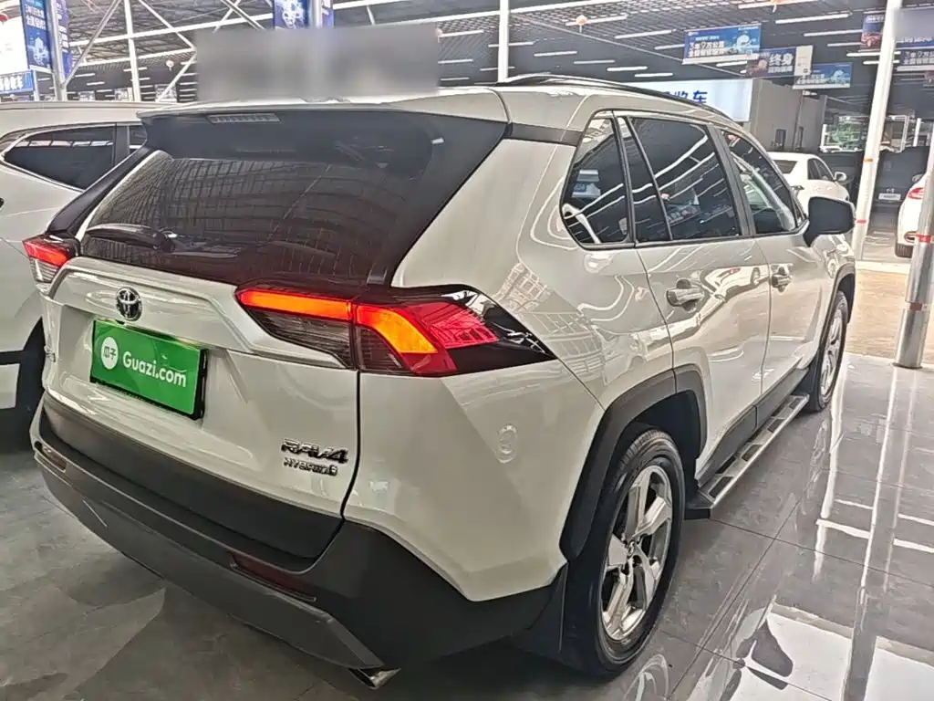 Toyota RAV4 — миниатюра 7