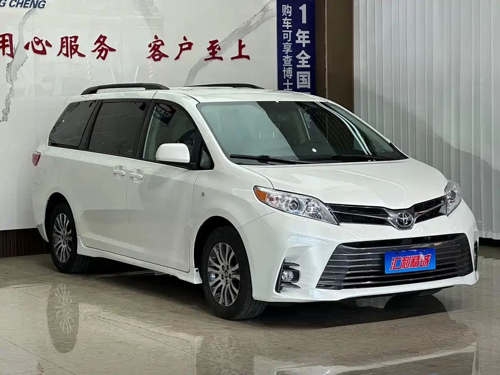 Toyota Sienna — миниатюра 3