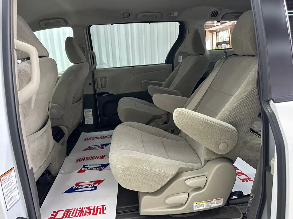 Toyota Sienna — миниатюра 10